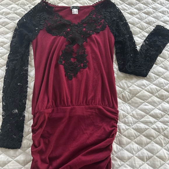 VENUS Burgundy Top with Black Lace Sleeves Winter Summer Gothcore - Picture 3 of 7